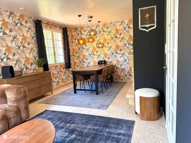 Location de Vacances France, Dordogne, Château-l'Évêque, villa - Hakuna-Matata à 8 min de Périgueux Dîner confortable ensemble.