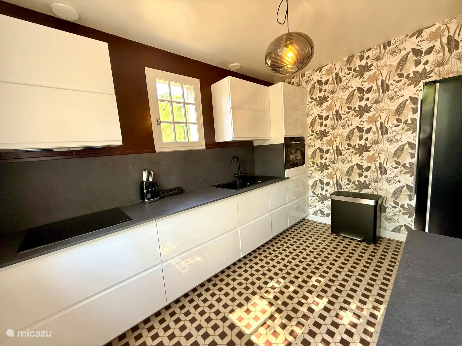 Cuisine entièrement équipée au rez-de-chaussée