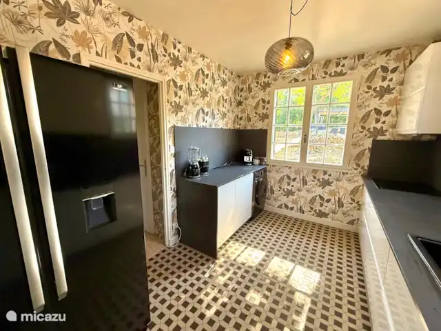 Location de Vacances France, Dordogne, Château-l'Évêque, villa - Hakuna-Matata à 8 min de Périgueux Grand frigo américain et beaucoup d’équipements SMEG