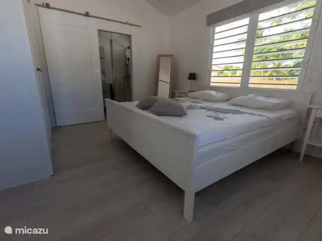 Villa Kiki Curaçao en Curazao, Bandabou (oeste), Grote Berg - villa Dormitorio principal con baño privado