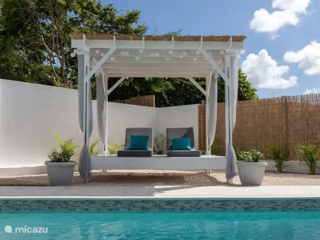 Villa Kiki Curaçao en Curazao, Bandabou (oeste), Grote Berg - villa Cama con dosel con almohadas ajustables