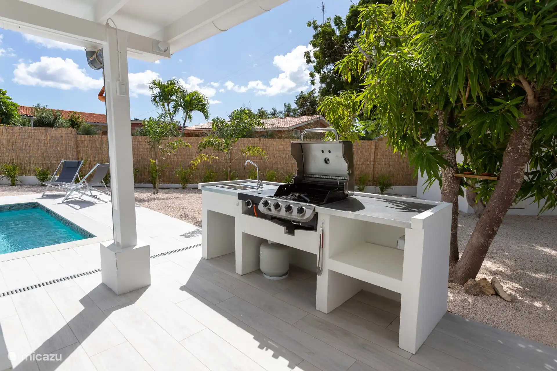 Buitenkeuken met bbq en gasplaat