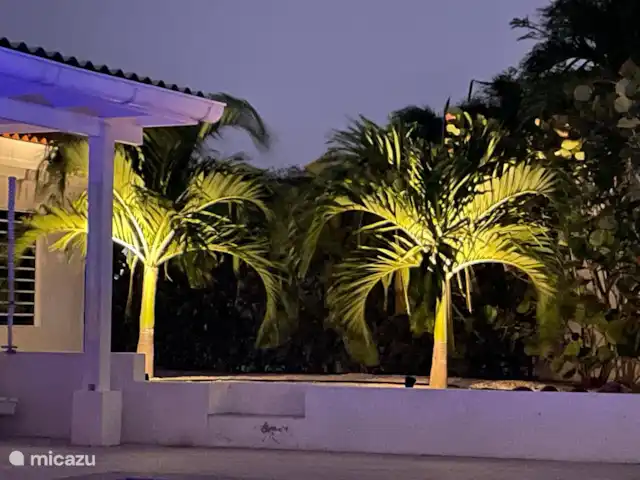 Villa Kiki Curaçao en Curazao, Bandabou (oeste), Grote Berg - villa ¡Todo el jardín se iluminó con energía solar!