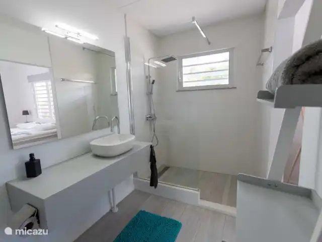 Villa Kiki Curaçao en Curazao, Bandabou (oeste), Grote Berg - villa Baño en el dormitorio principal