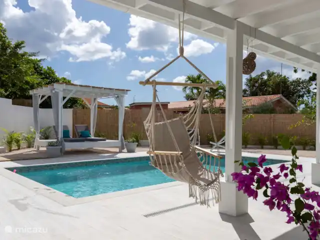 Villa Kiki Curaçao en Curazao, Bandabou (oeste), Grote Berg - villa patio trasero completamente cerrado