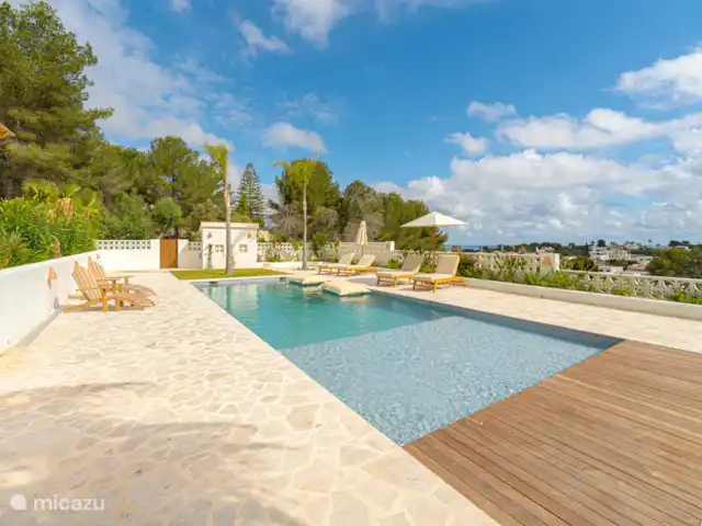 Finca Genciana | Espagne, Costa Blanca, Jávea - villa Le jardin de Finca Genciana est spacieux, verdoyant et magnifiquement aménagé avec une large vue sur les environs et la mer au loin.