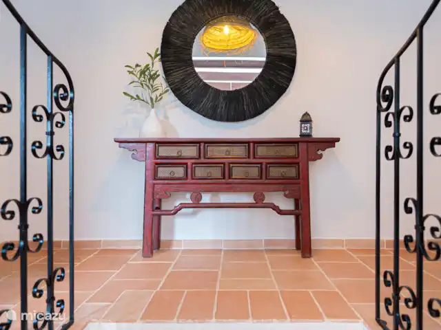 Finca Genciana | Espagne, Costa Blanca, Jávea - villa La chambre 3 dispose d’un lit double (1,80 x 2,10) et de deux lits simples (0,90 x 2,00) situés sur la mezzanine en bois robuste.