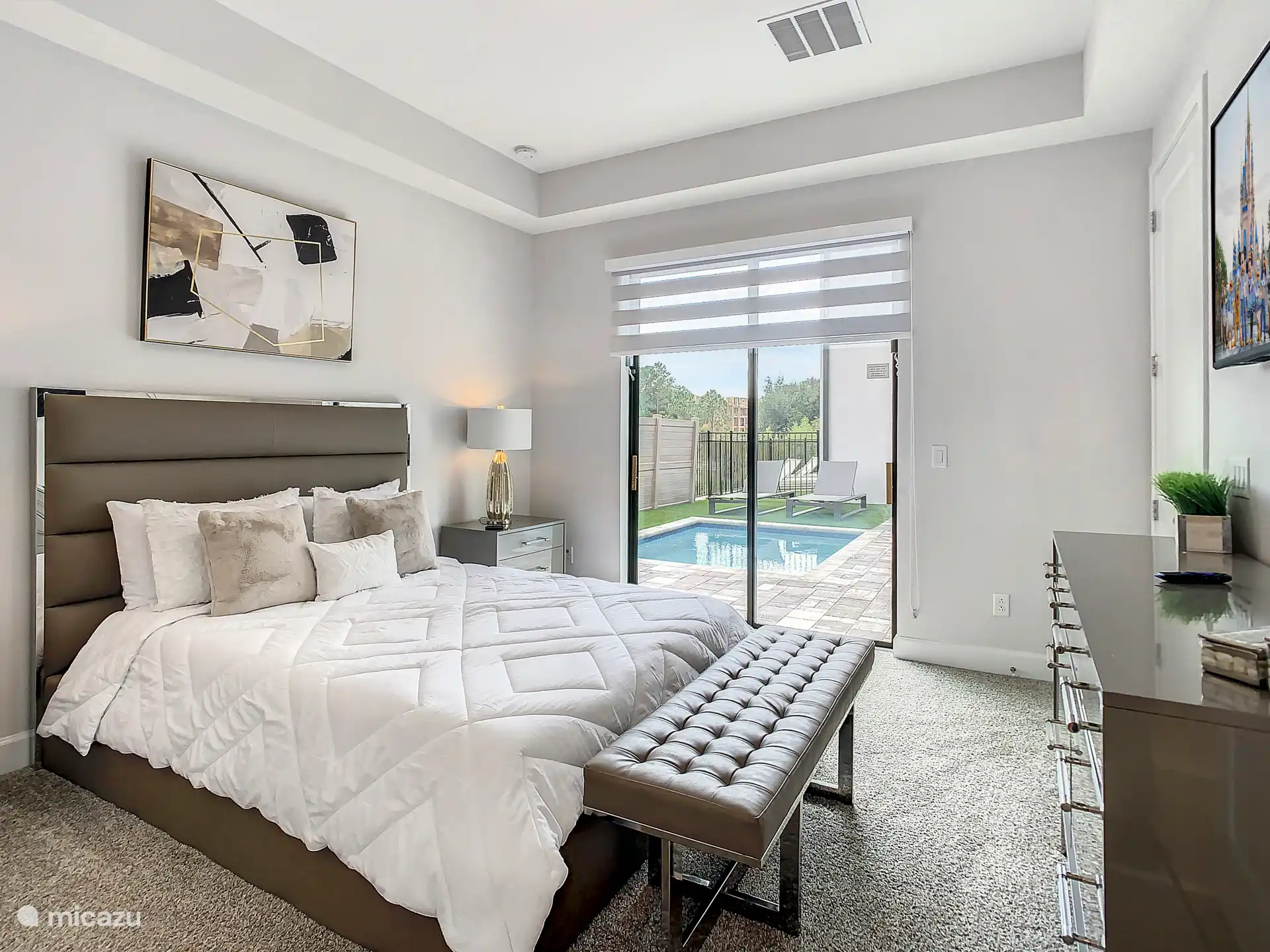 Master-Schlafzimmer im Erdgeschoss mit eigenem Bad