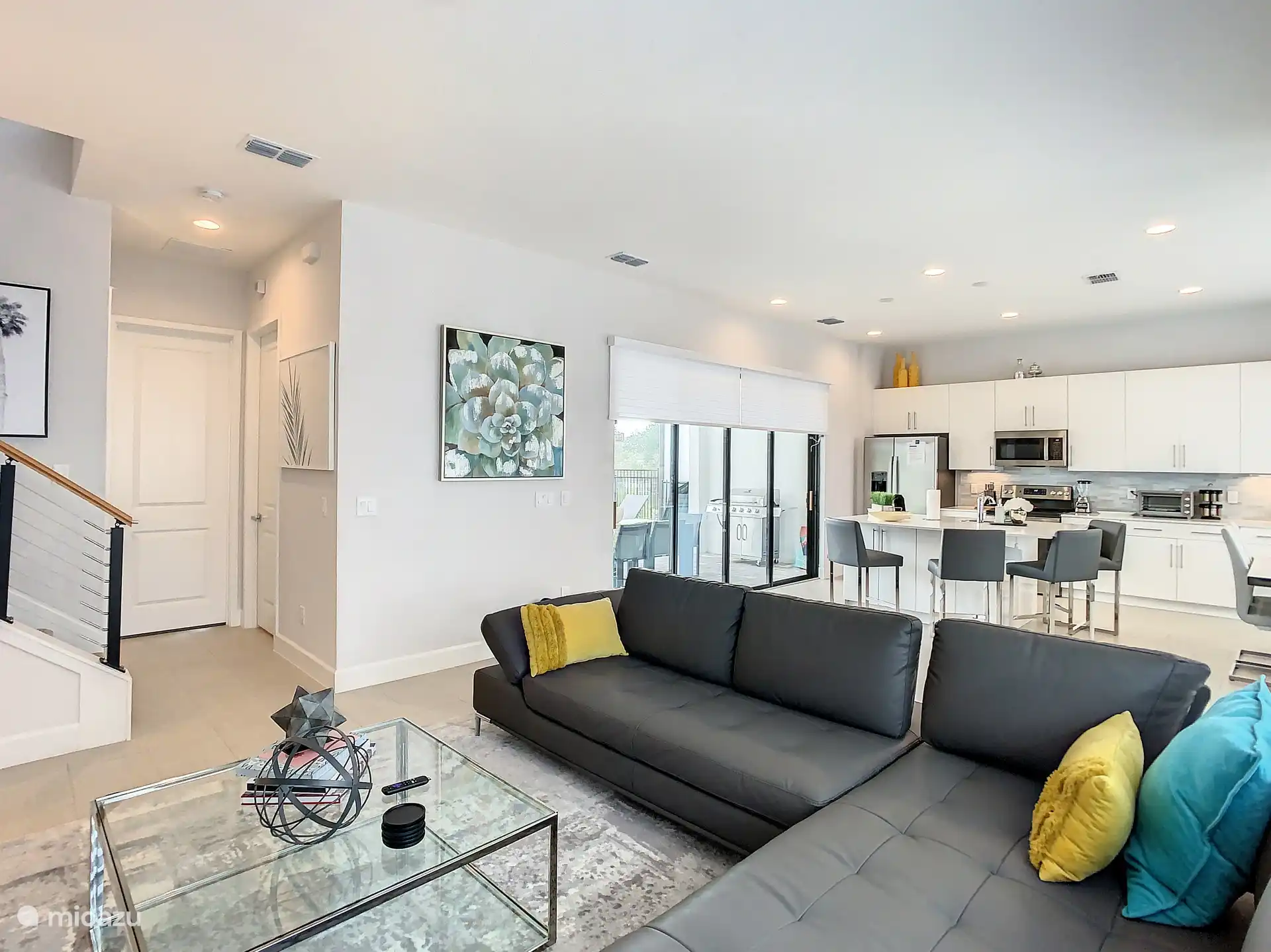 Blick auf den Außenbereich des Pools