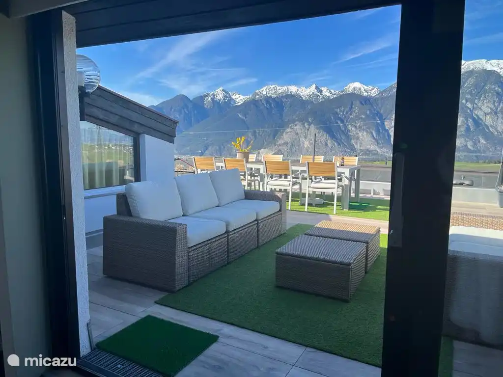 Roof terrace with beautiful views over the mountains