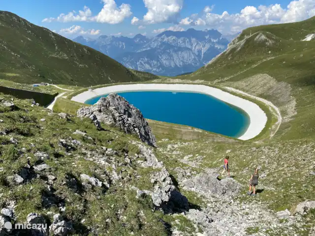 Ático de montaña Tirol en Austria, Tirol, Axams - apartamento Vista del lago desde un paseo por el Axamer Lizum