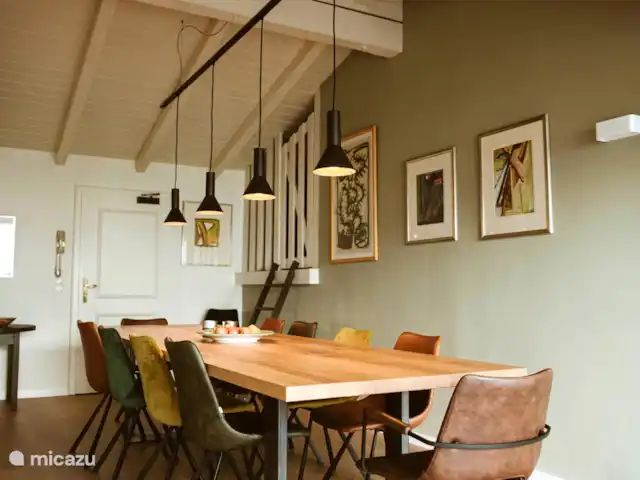 Ático de montaña Tirol en Austria, Tirol, Axams - apartamento Gran mesa de comedor con capacidad para 8 personas