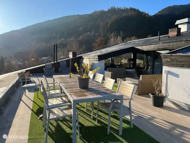 Ático de montaña Tirol en Austria, Tirol, Axams - apartamento Gran mesa de comedor en el balcón