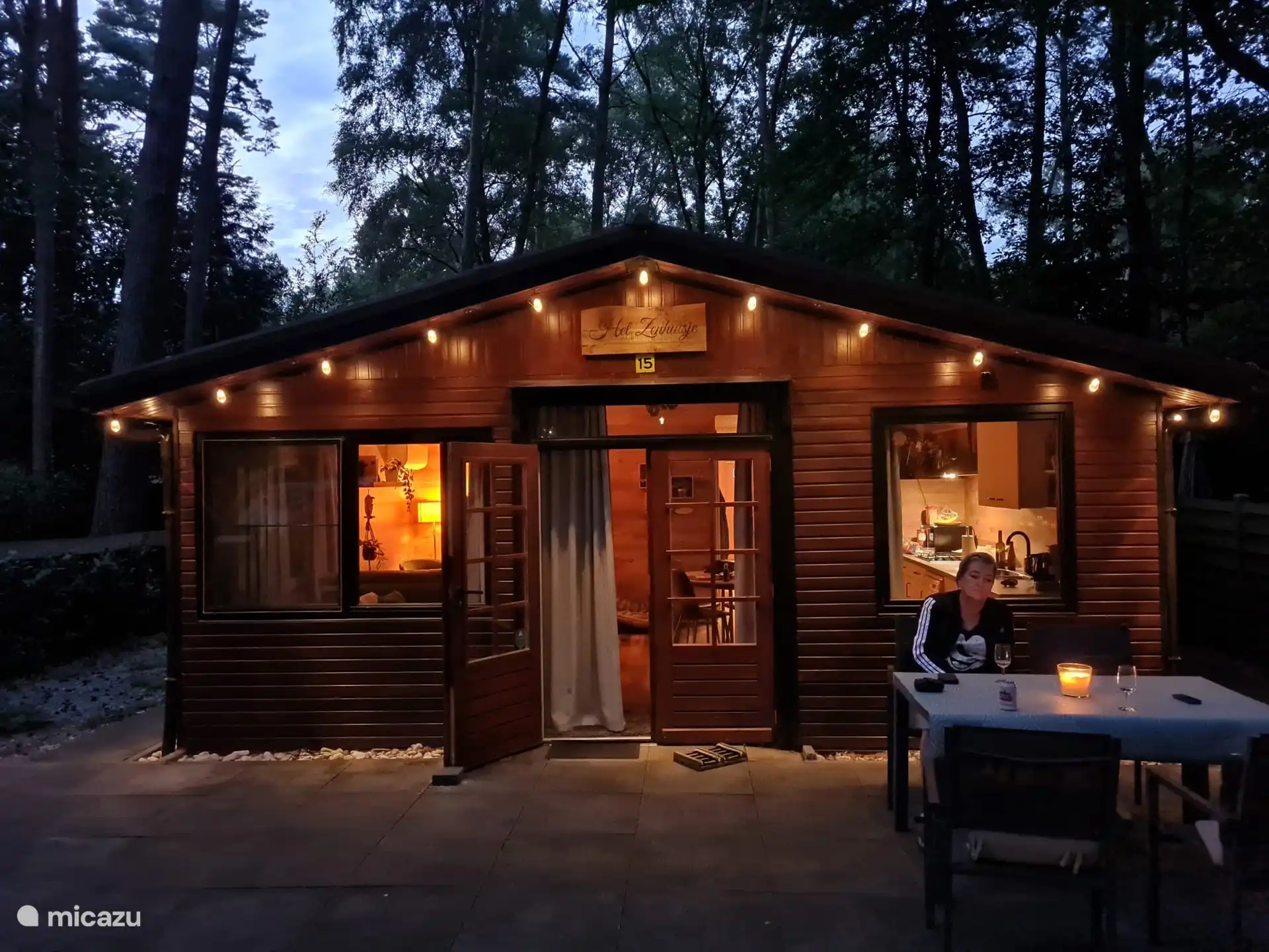 S’asseoir dehors le soir