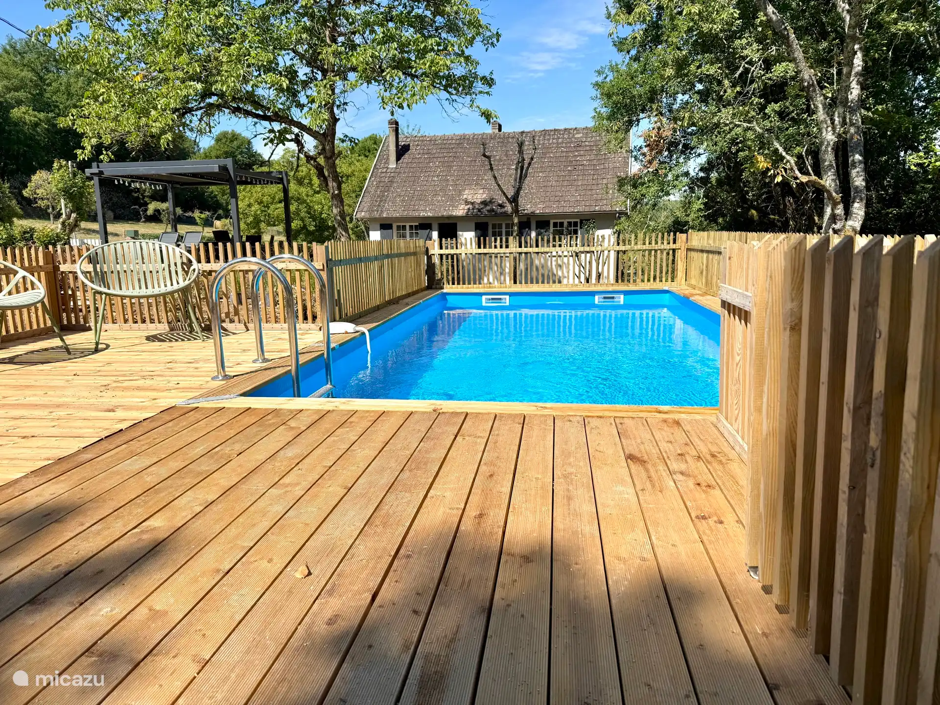 Pumbaa met jullie prive en tevens verwarmde zwembad.