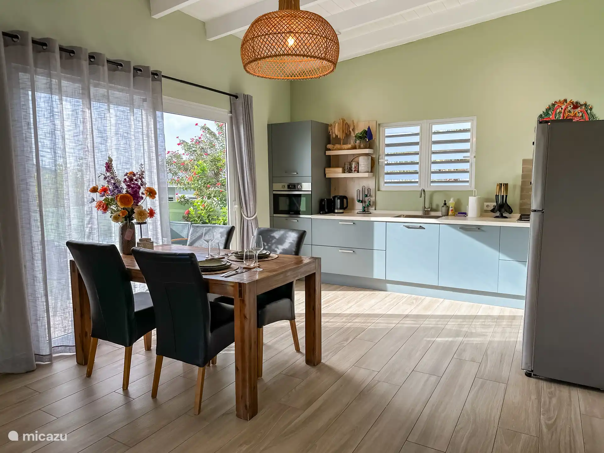 Comedor con cocina