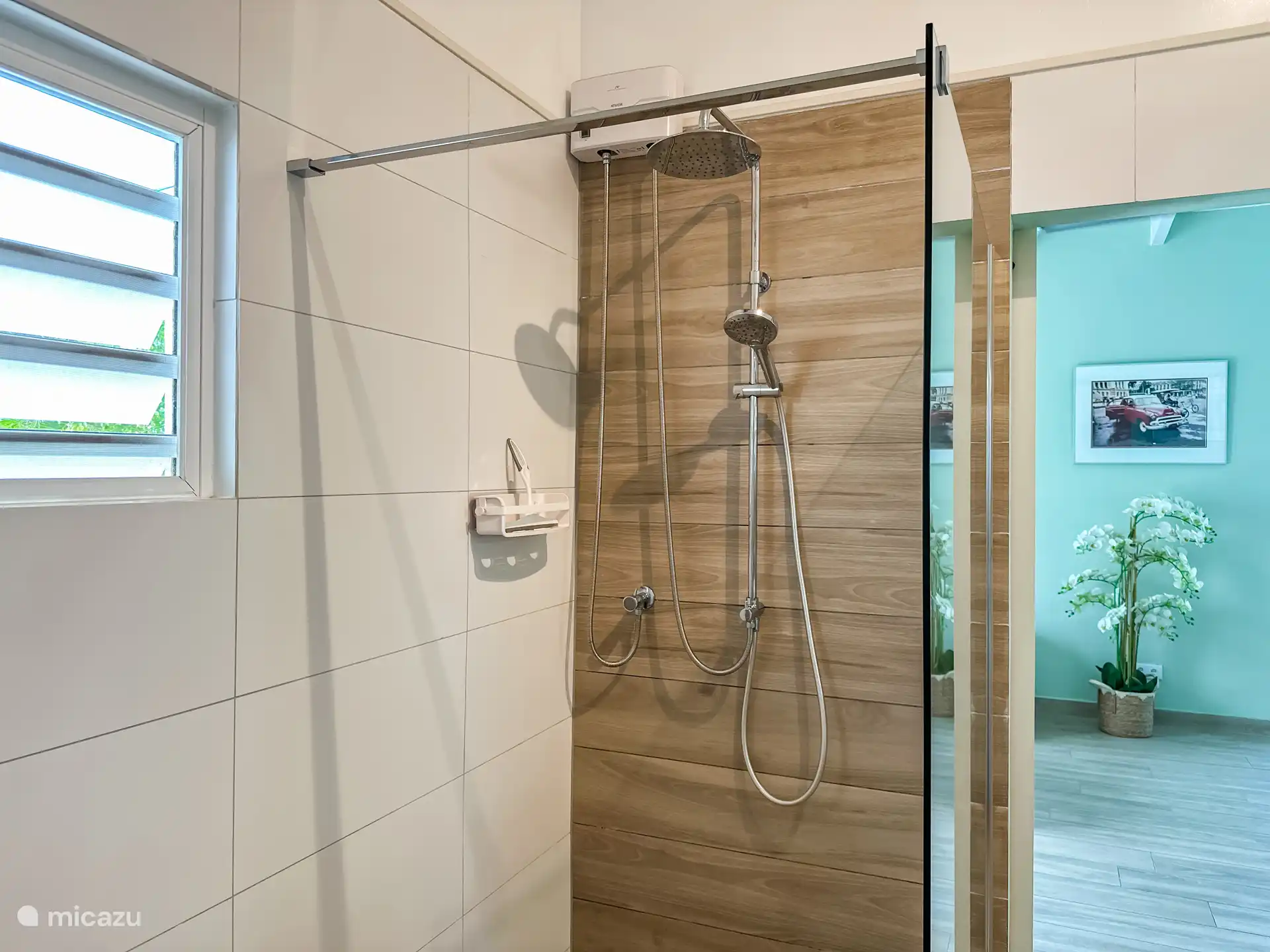 Baño con ducha calefactada