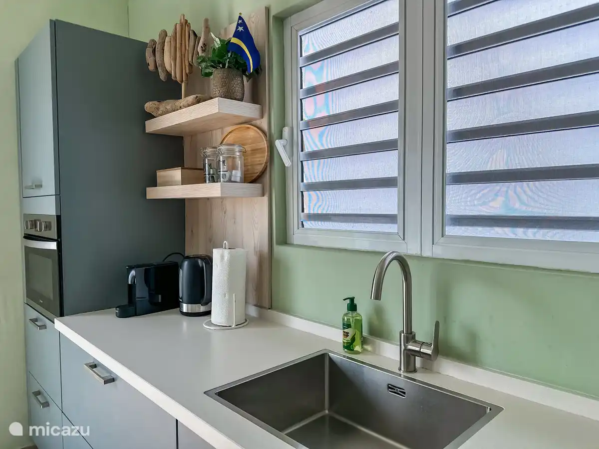 Küche (Backofen vorhanden)