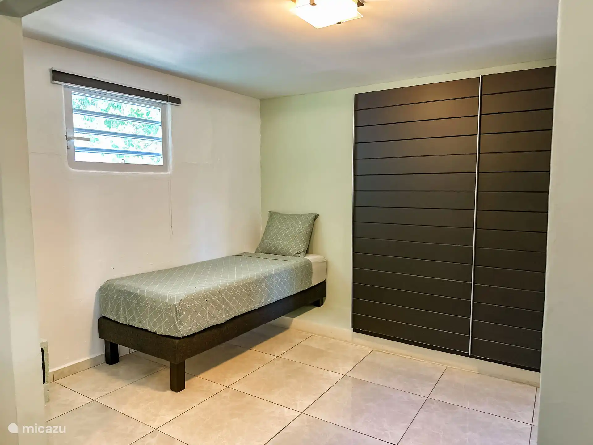 Bedroom with extra single bed