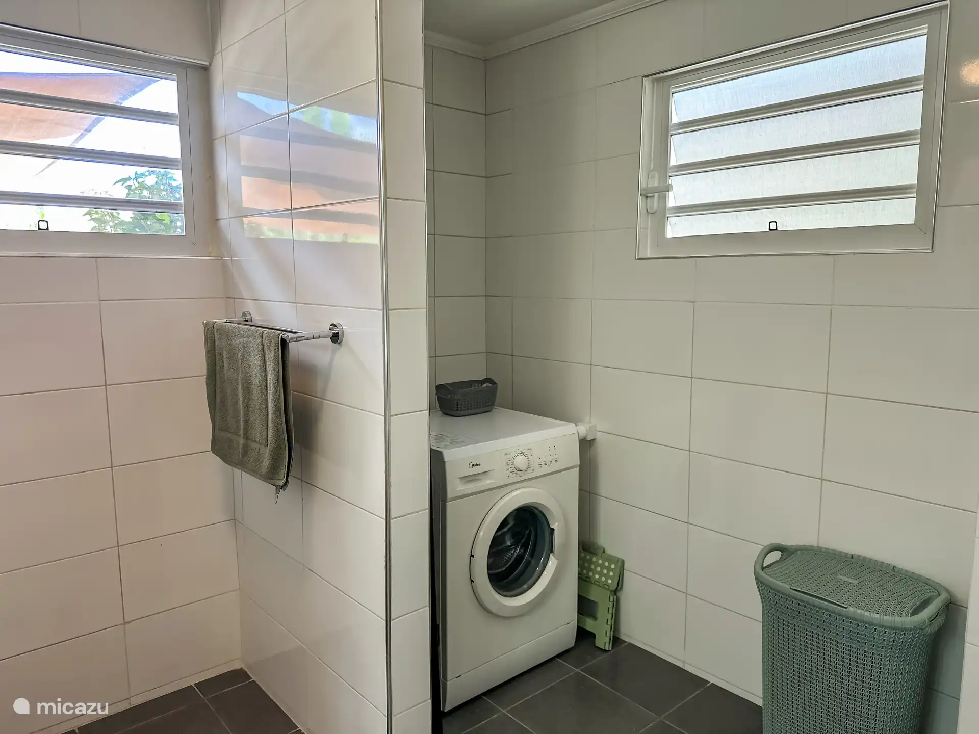 Badkamer met wasmachine