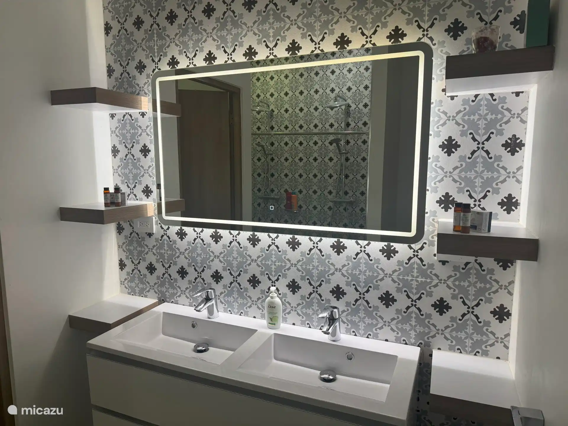 Baño amplio y totalmente equipado