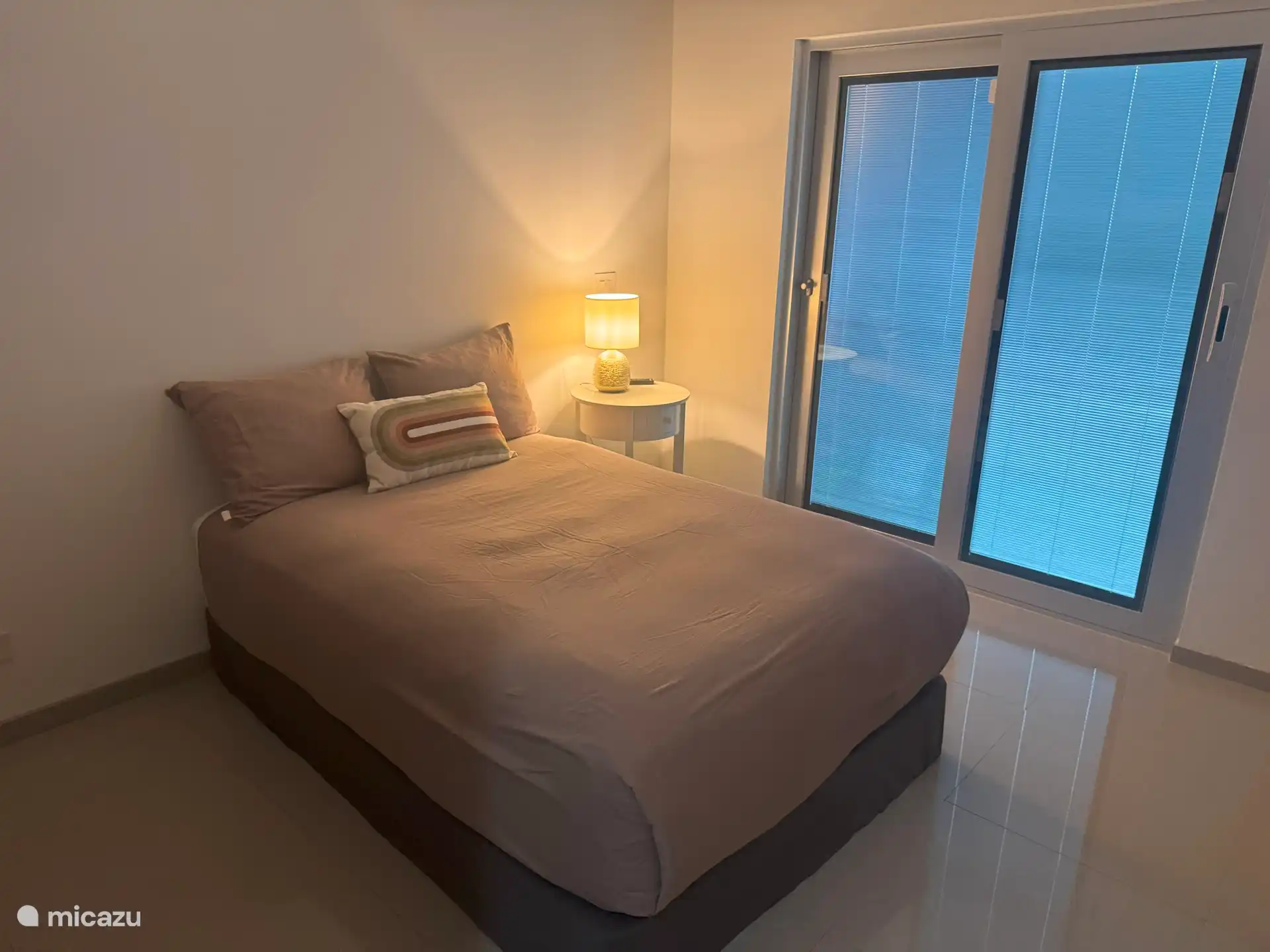 Acogedor segundo dormitorio justo en el jardín