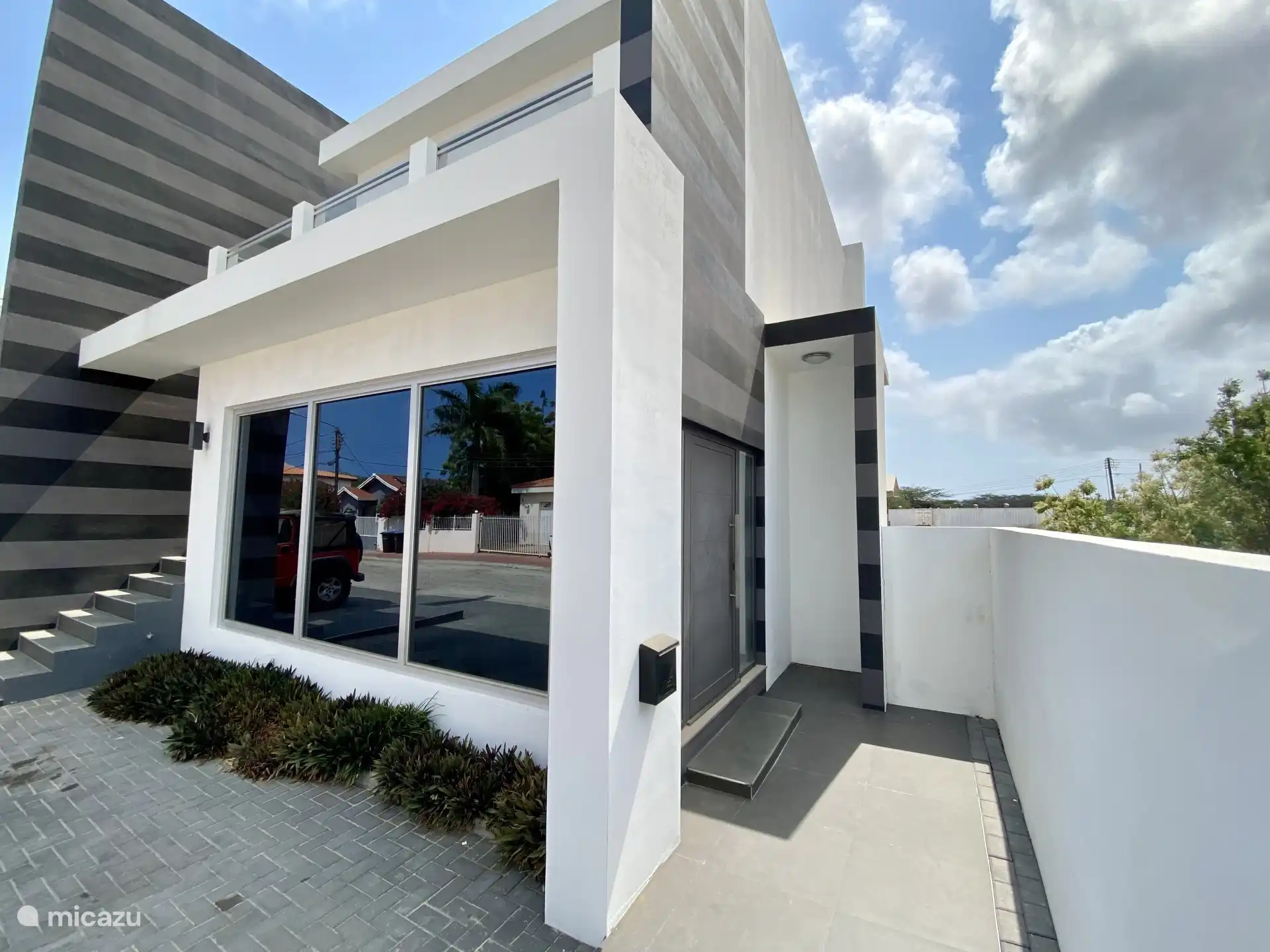 Frente (llegada) del apartamento