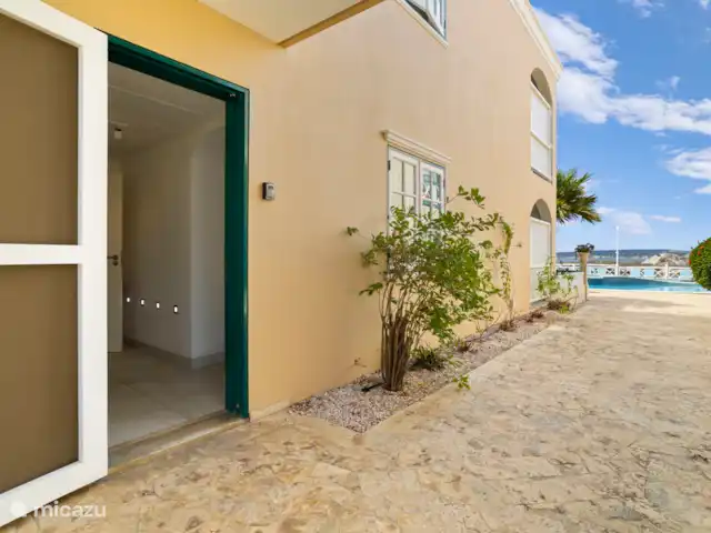 Port Bonaire - Piscina, mar y tienda de buceo en Bonaire, Bonaire, Kralendijk - apartamento Entrada Puerto Bonaire 101-B