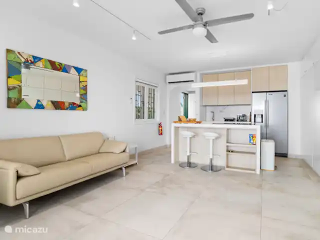 Port Bonaire - Piscina, mar y tienda de buceo en Bonaire, Bonaire, Kralendijk - apartamento Salón