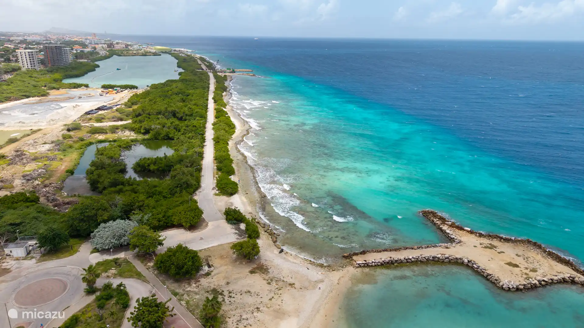 Parasassa beach (400 meters)
