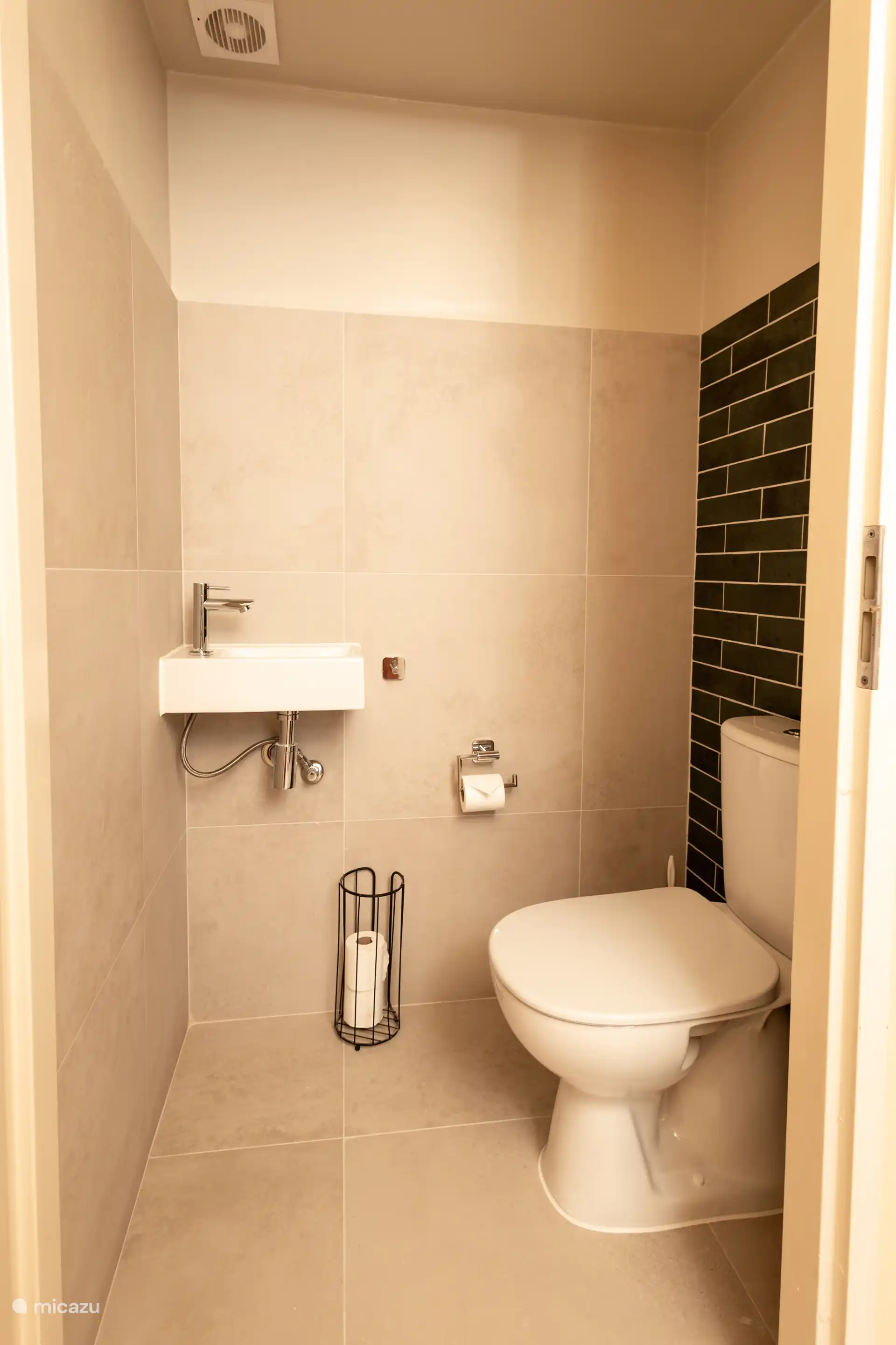 Guest toilet downstairs