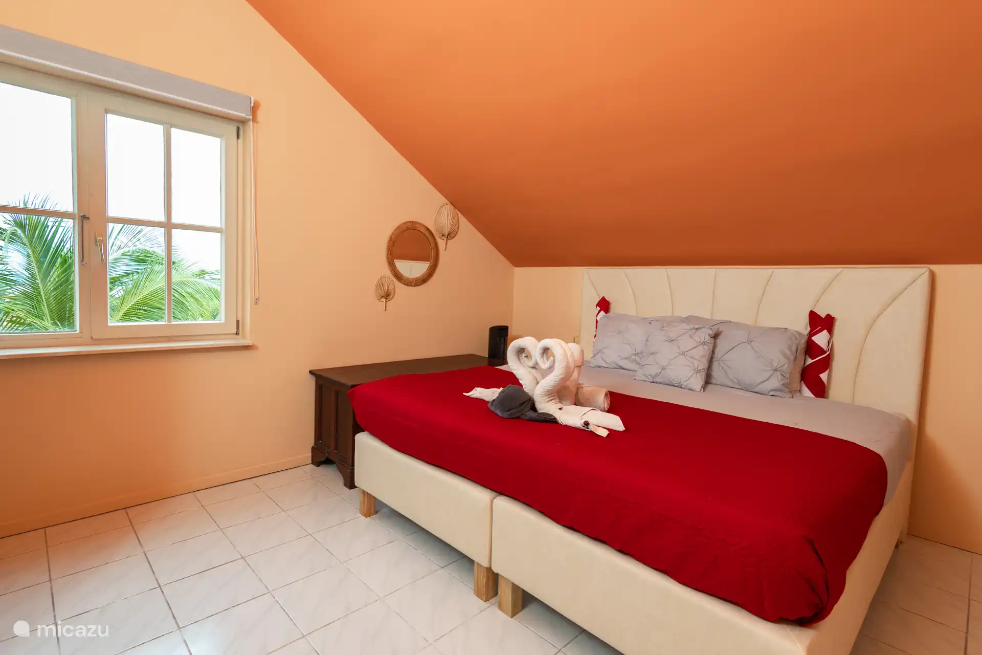 Bedroom 1 with sea view