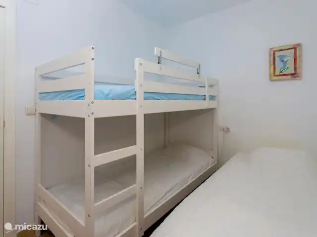 Résidence Casa Bahia | Espagne, Costa Blanca, Torrevieja - appartement 2ème chambre avec 3 lits simples. Ventilateur de plafond disponible.