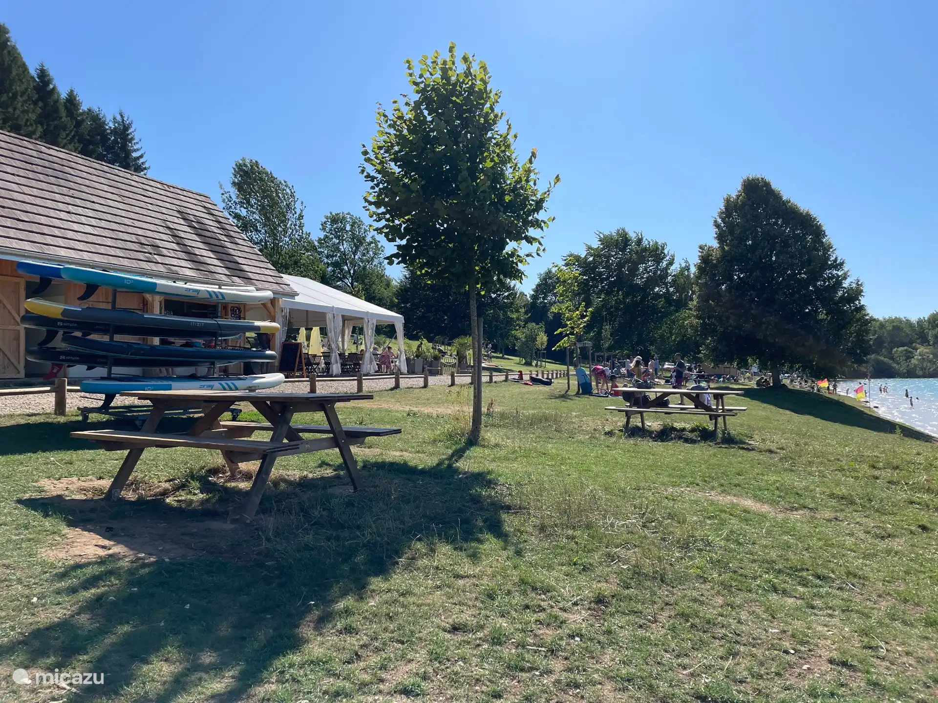 Restaurantje bij één van de meren