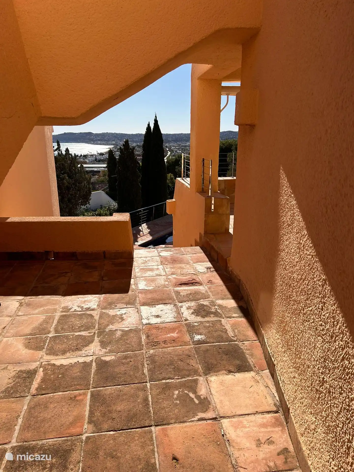 Escalier d’accès à la piscine