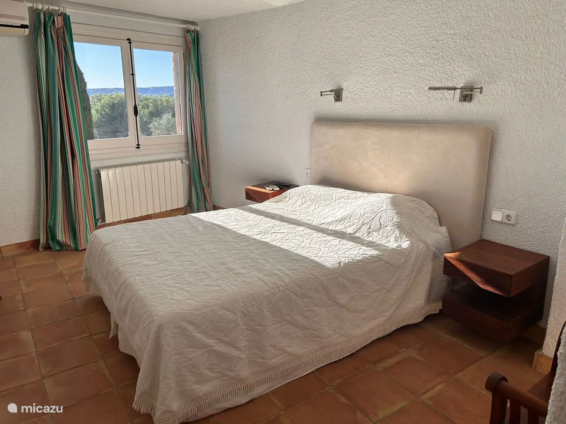 Chambre principale 1 avec salle de bain privée