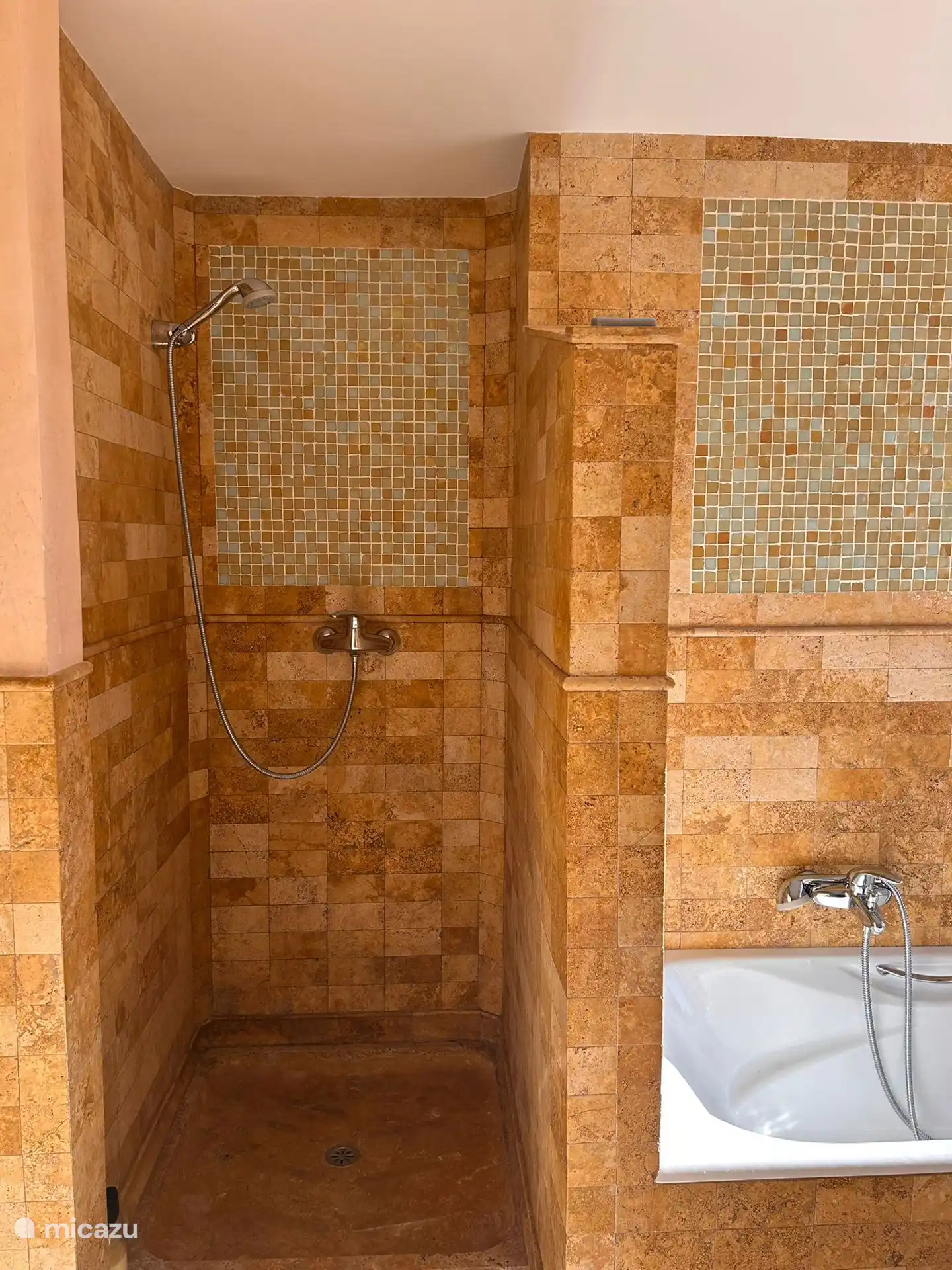 Salle de bain chambre principale 1