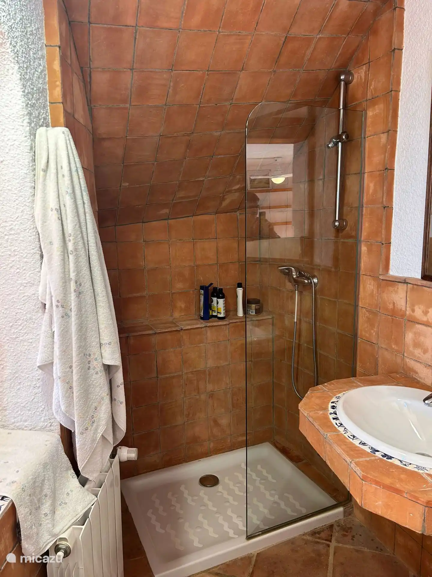 Salle de bain quatrième étage 1