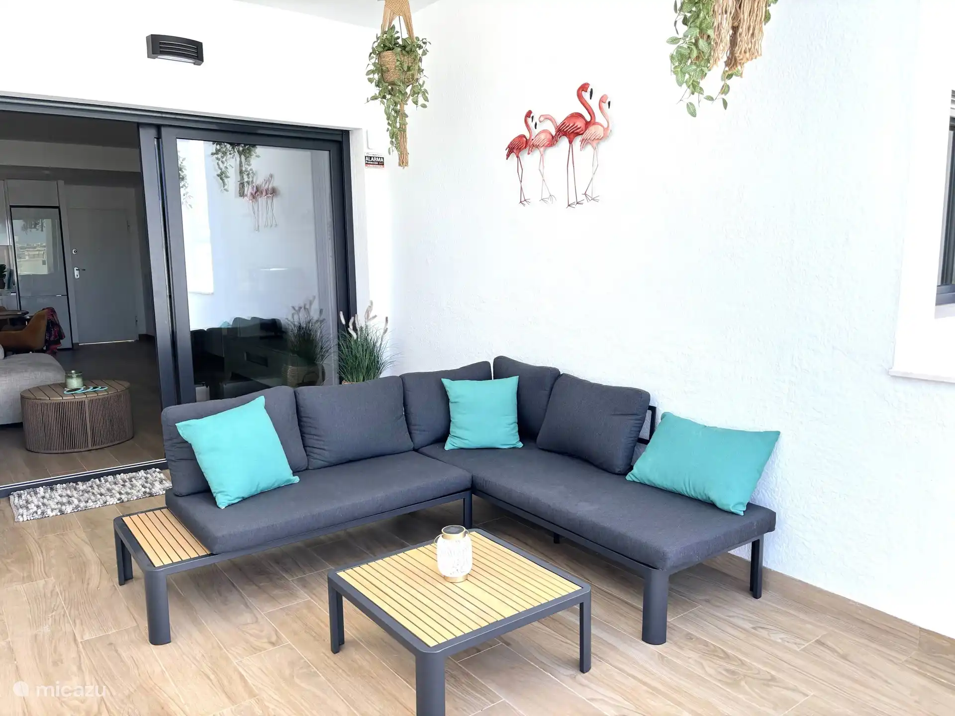 Terrasse mit Lounge-Set