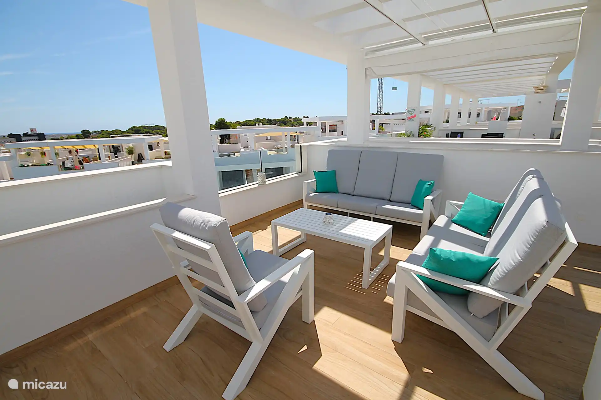 Lounge-Set auf dem Solarium.