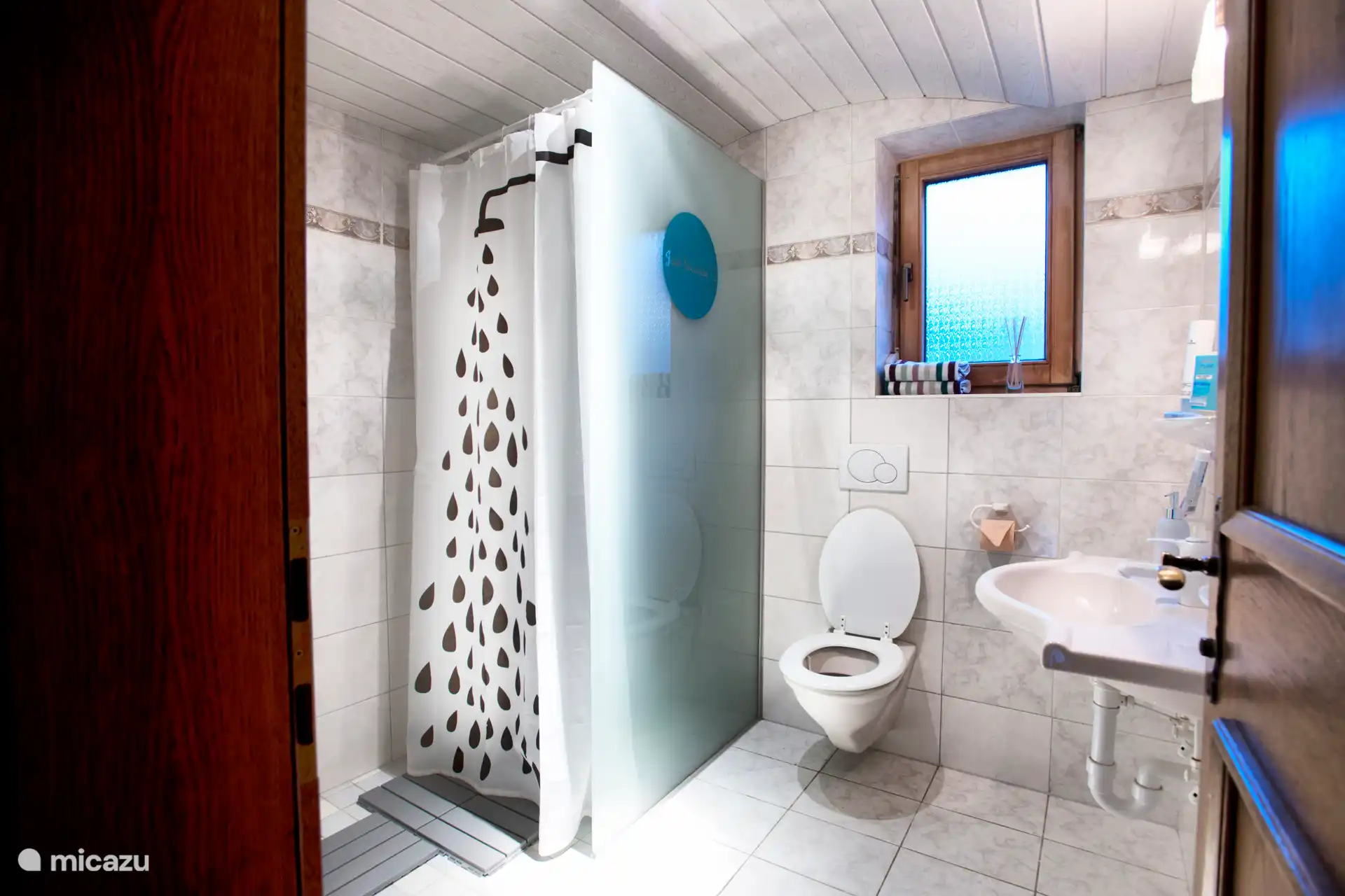 Bathroom on the ground floor