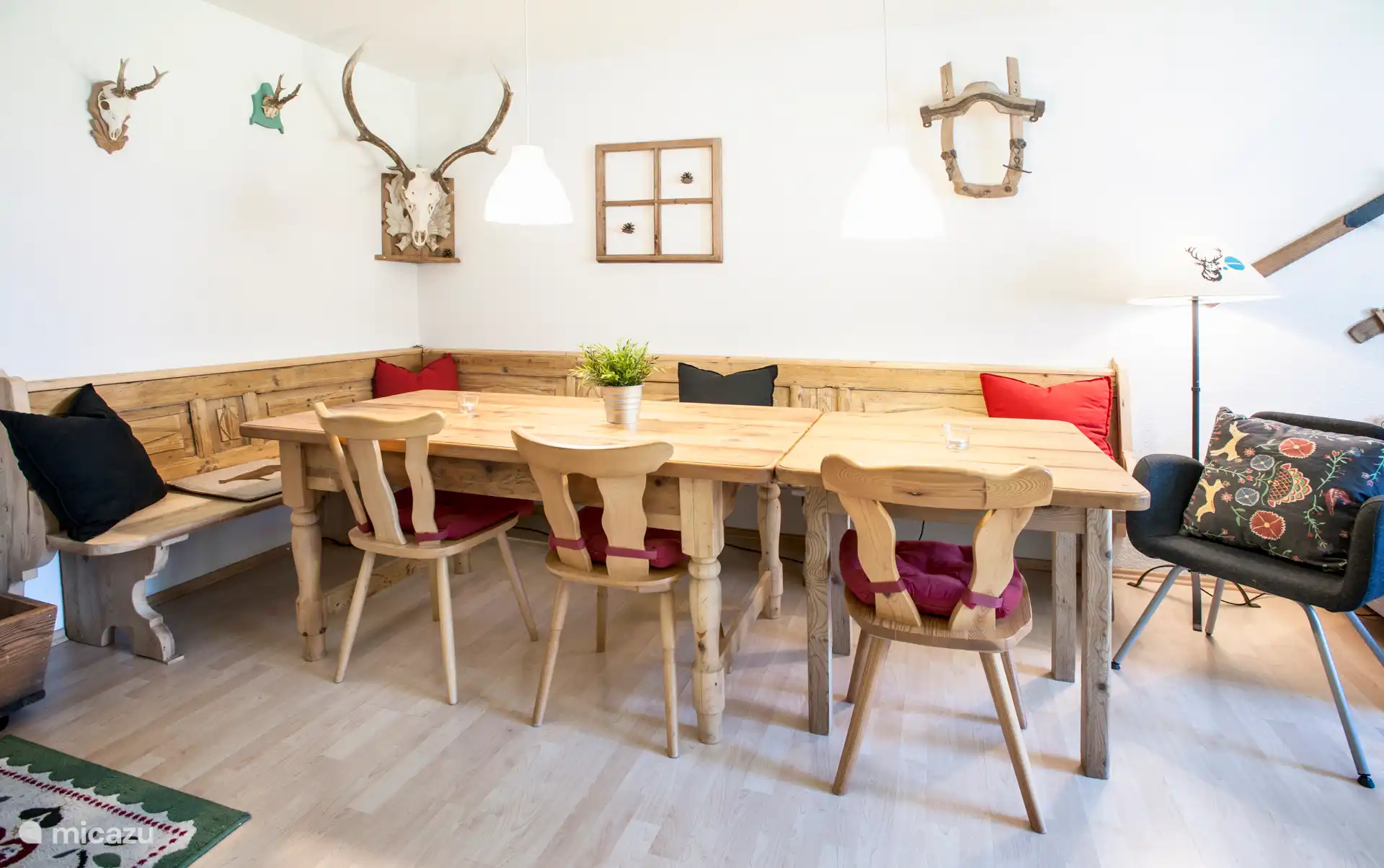 Living room – the photo is older; the bench has since been extended and there is now a larger dining table with benches.