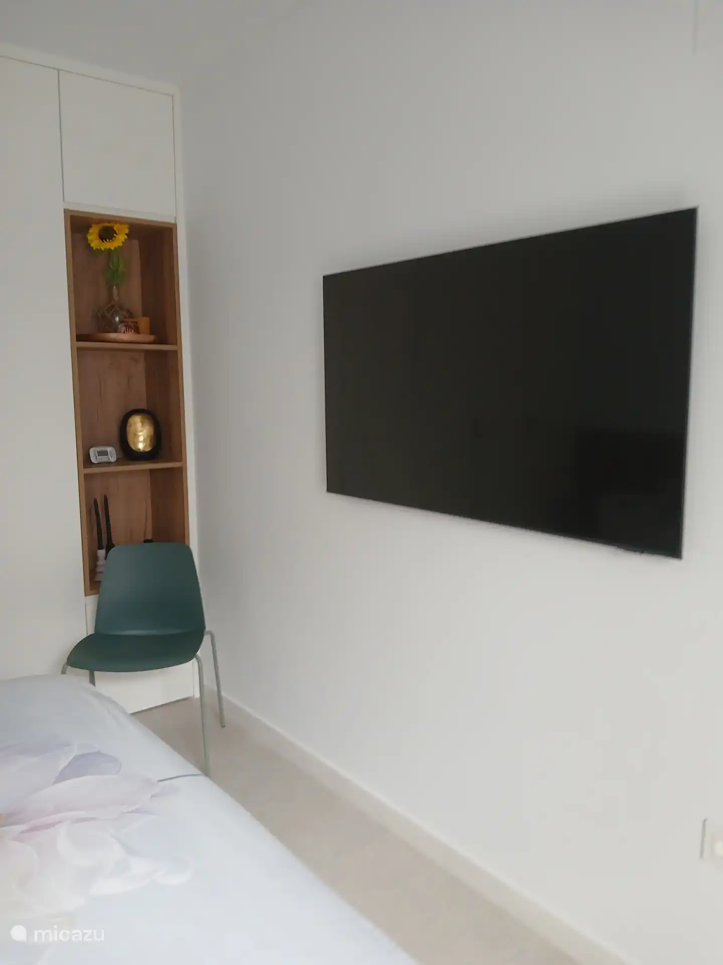 Ouderslaapkamer met eigen televisie