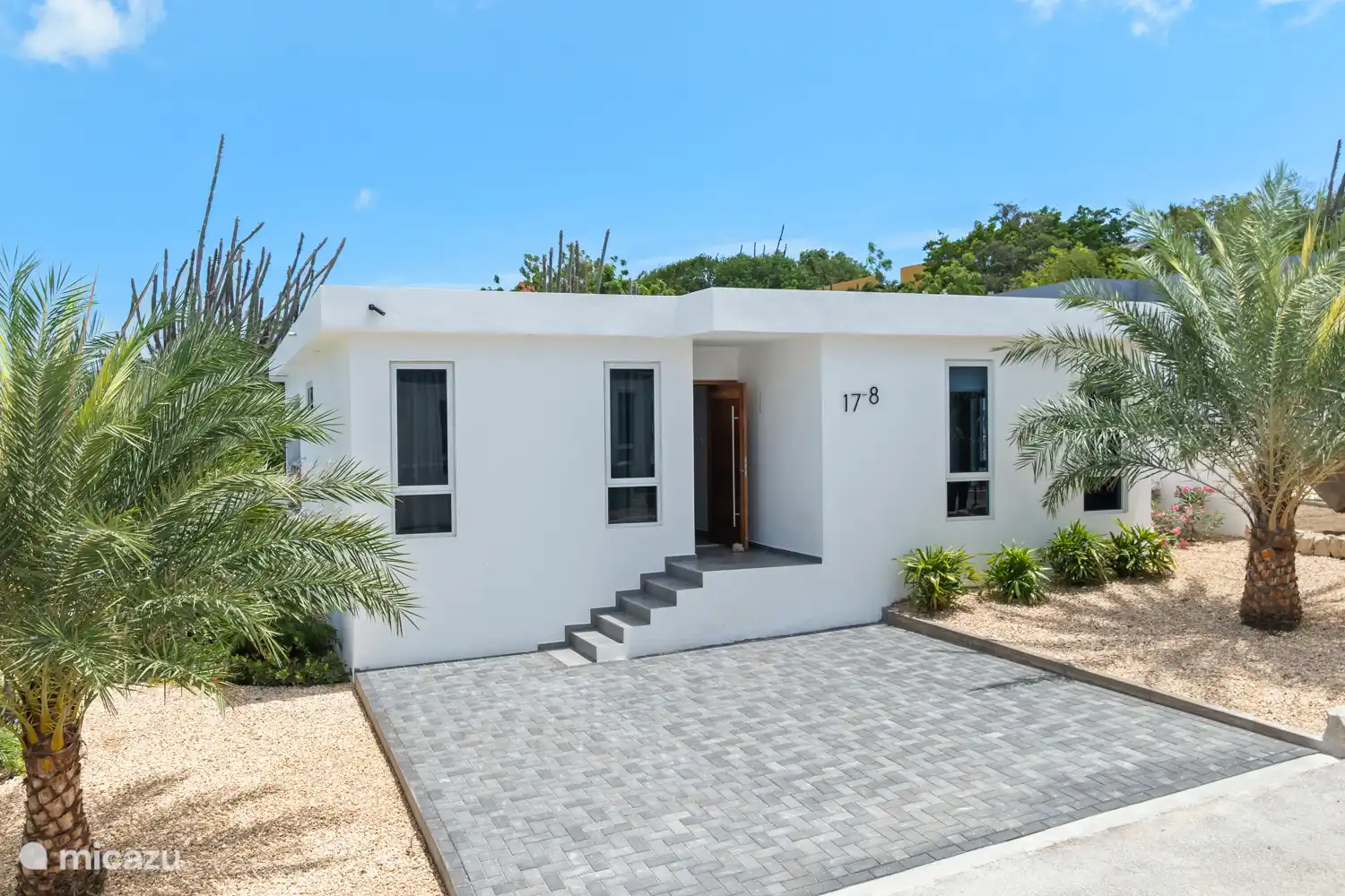 Vorderseite der Villa