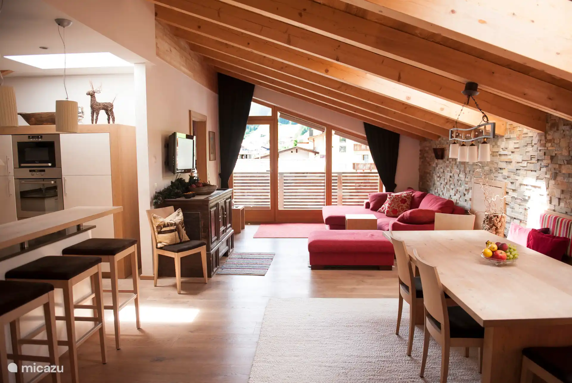 Woonkamer met keuken