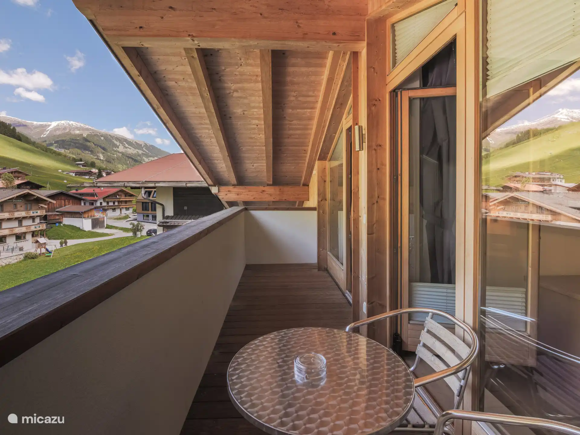 Balkon 2 - vanuit tweepersoonskamers 2 en 2 - uitzicht op Falschbach