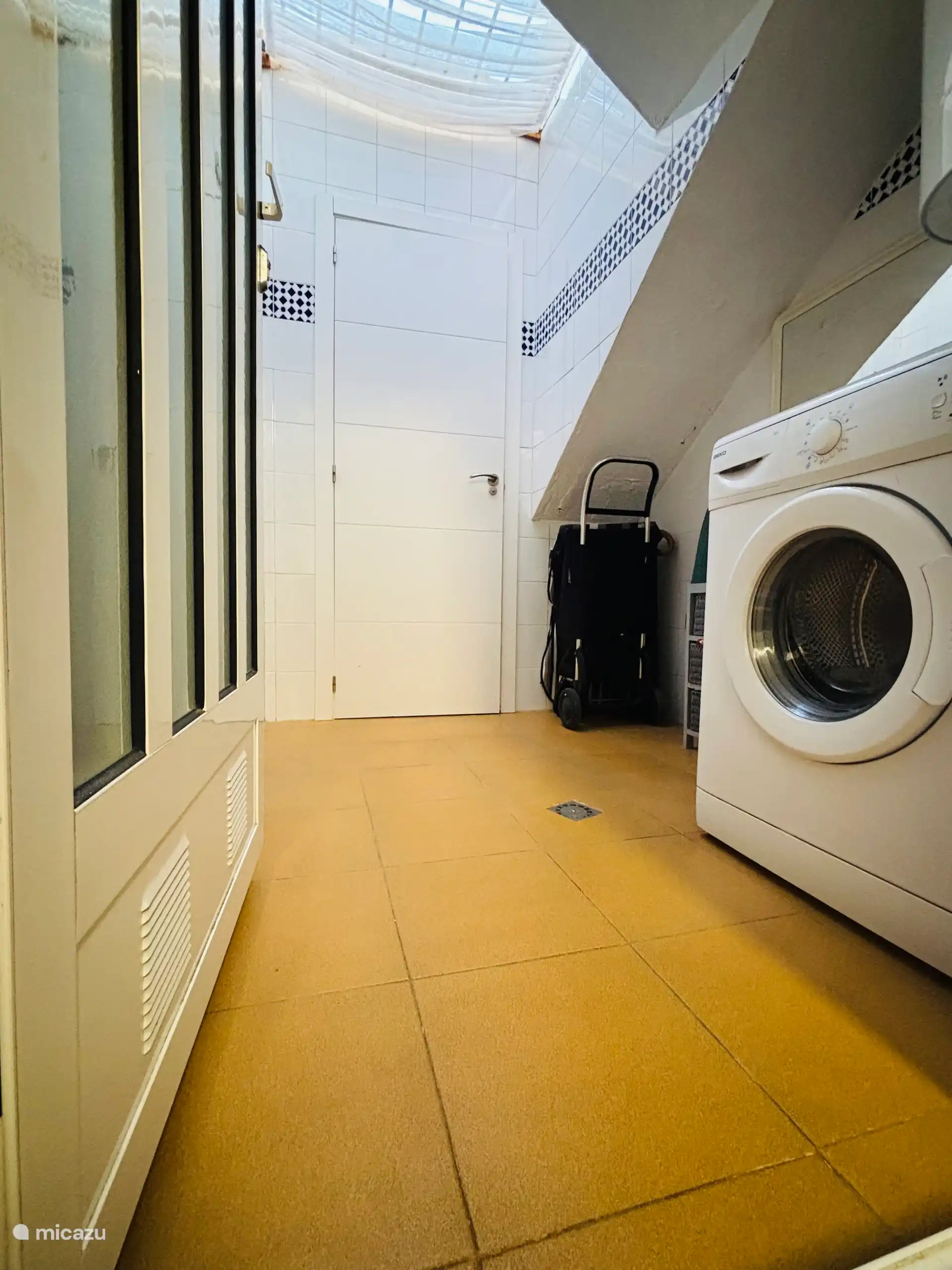 Buanderie et rangements, lave-linge et évier