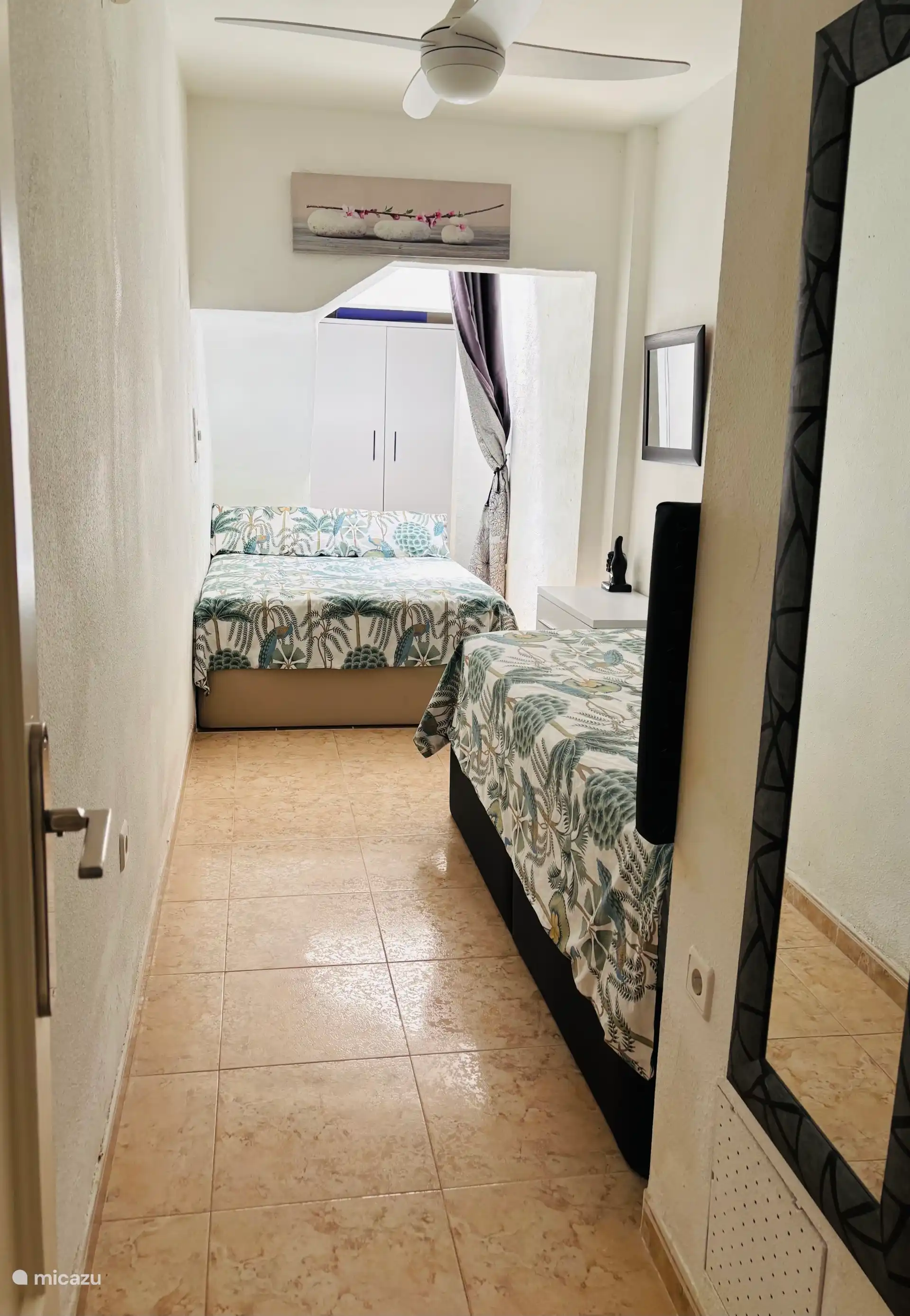 Deuxième chambre avec lit simple et lit français