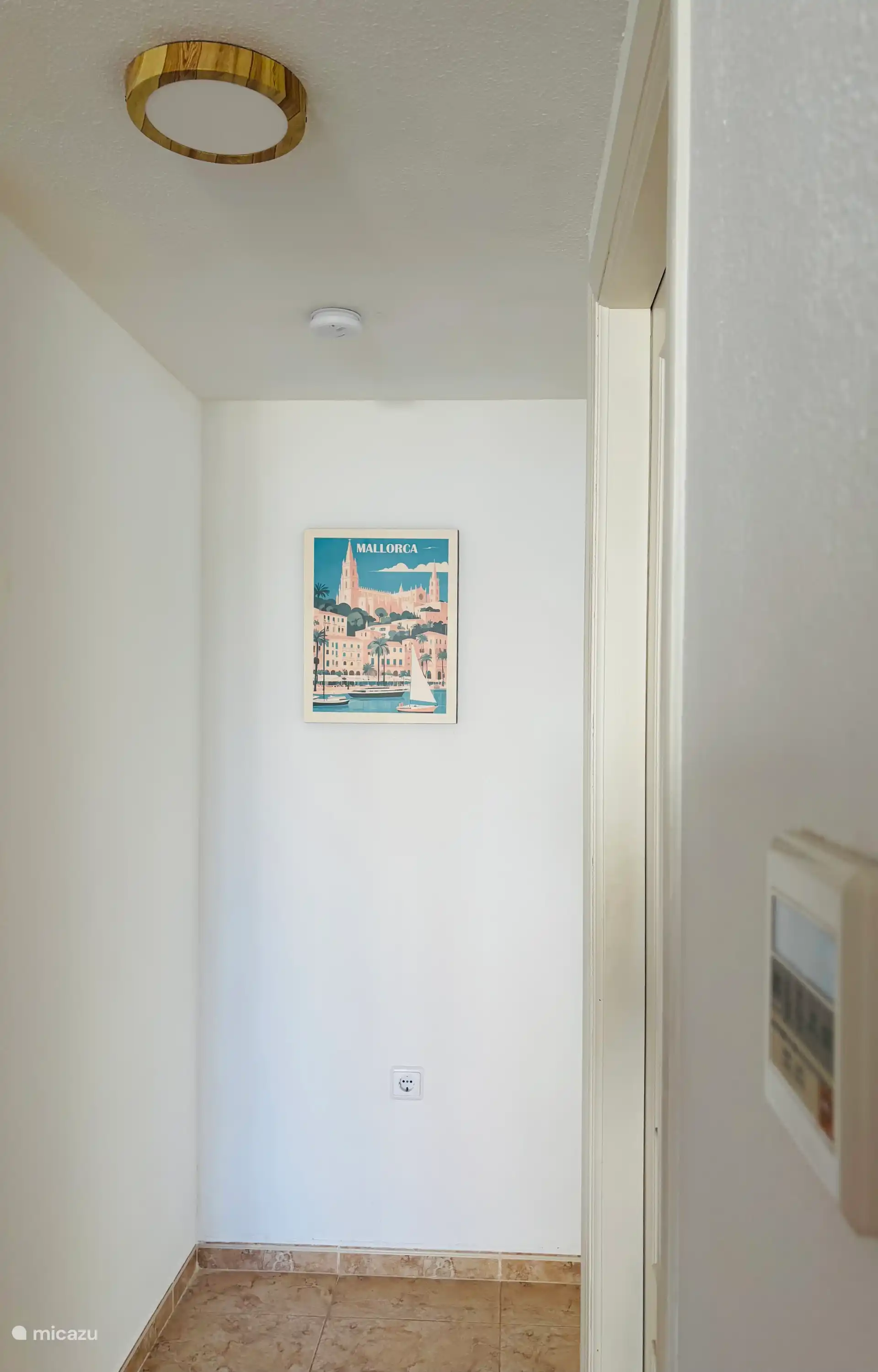 Couloir menant à la deuxième chambre et à la salle de bain