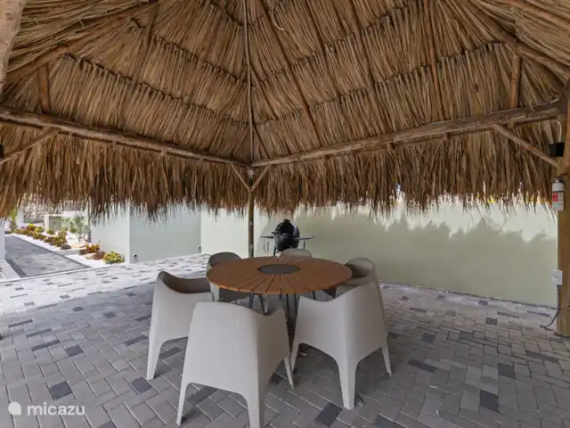 Casa Eloi | Curaçao, Banda Ariba (est), Mambo Beach - villa Profitez de soirées agréables dans le coin salon avec son propre barbecue - l’endroit idéal pour un repas tropical en plein air.